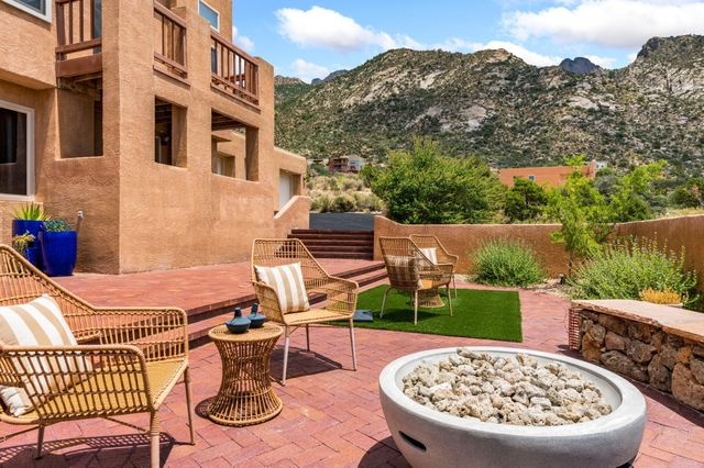 18 Tierra Monte Drive NE, Albuquerque, NM 87122