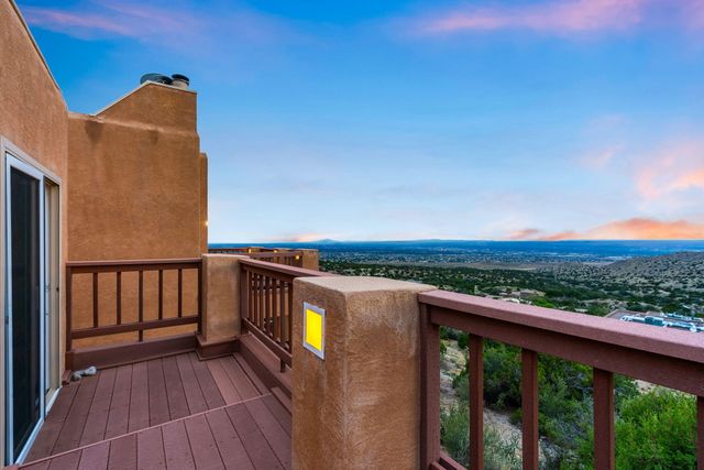 18 Tierra Monte Drive NE, Albuquerque, NM 87122