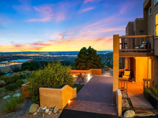 18 Tierra Monte Drive NE, Albuquerque, NM 87122
