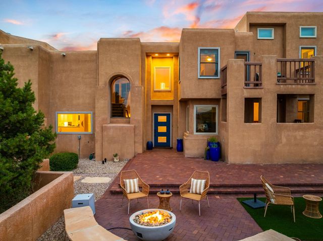 18 Tierra Monte Drive NE, Albuquerque, NM 87122