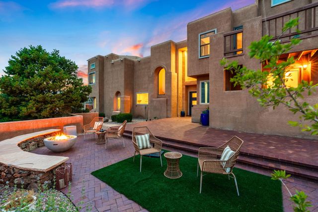 18 Tierra Monte Drive NE, Albuquerque, NM 87122