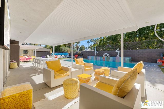 611 W Leisure Way, Palm Springs, CA 92262