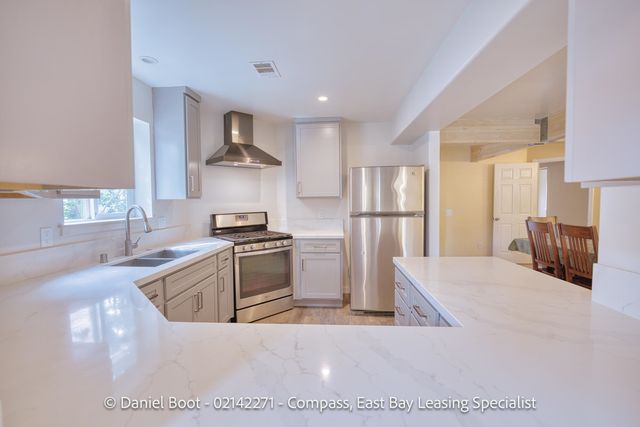 2141 Ward St, Berkeley, CA 94705