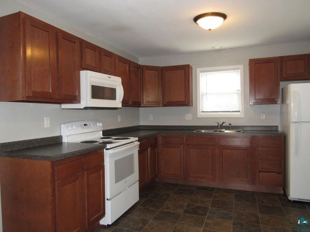 1806 Hughitt Ave, Superior, WI 54880