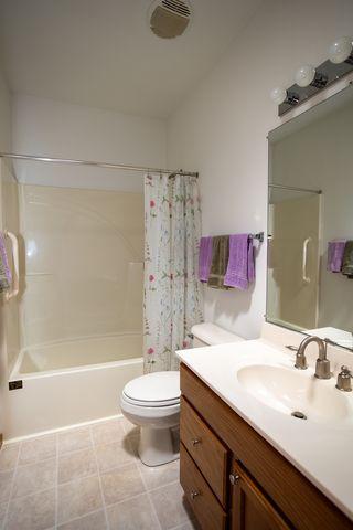 212 Rodeo Drive 2179, Grayslake, IL 60030