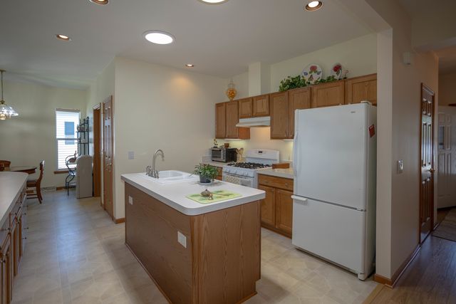 212 Rodeo Drive 2179, Grayslake, IL 60030