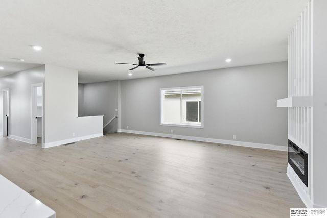 11755 S 125th Street, Papillion, NE 68046