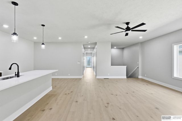 11755 S 125th Street, Papillion, NE 68046