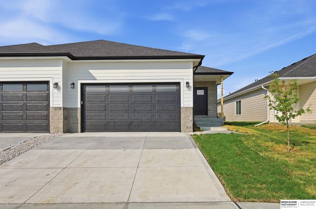 11755 S 125th Street, Papillion, NE 68046