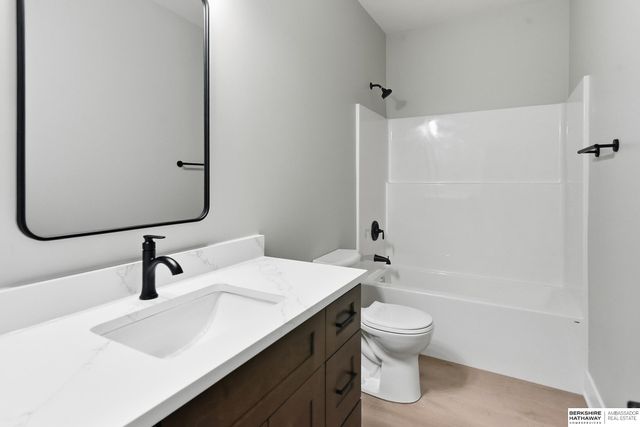 11755 S 125th Street, Papillion, NE 68046