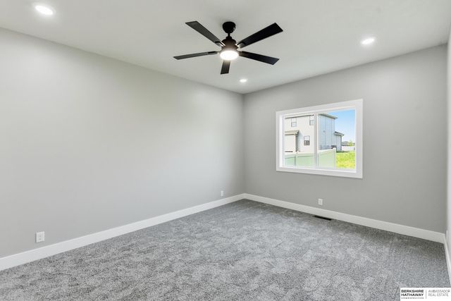 11755 S 125th Street, Papillion, NE 68046