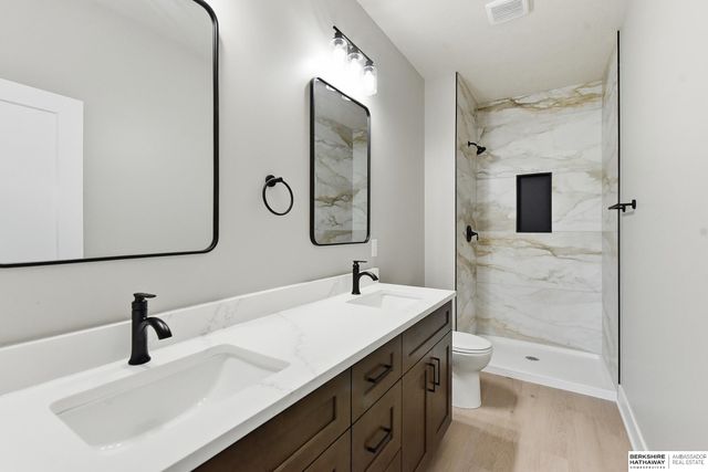 11755 S 125th Street, Papillion, NE 68046