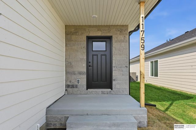 11755 S 125th Street, Papillion, NE 68046