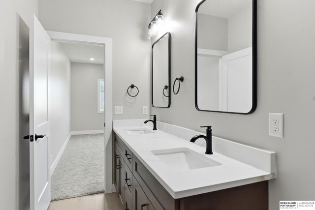 11755 S 125th Street, Papillion, NE 68046