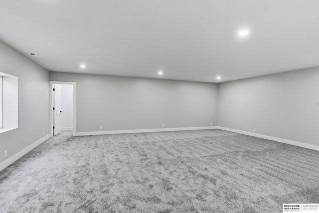 11755 S 125th Street, Papillion, NE 68046