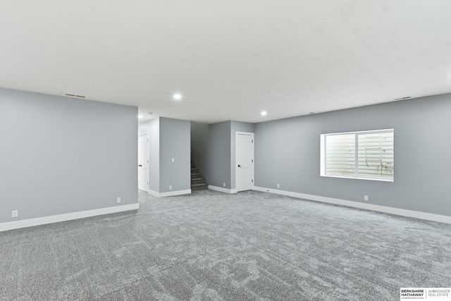 11755 S 125th Street, Papillion, NE 68046