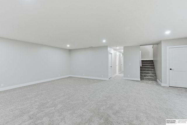 11755 S 125th Street, Papillion, NE 68046