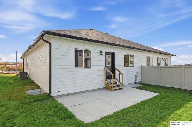 11755 S 125th Street, Papillion, NE 68046