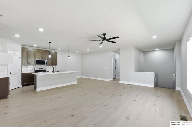 11755 S 125th Street, Papillion, NE 68046
