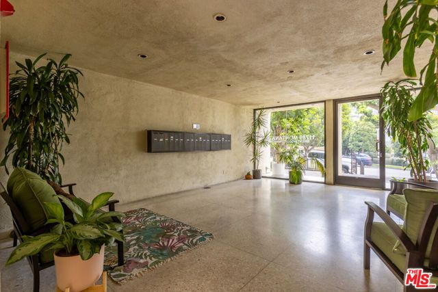 11789 Montana Avenue 9, Los Angeles, CA 90049