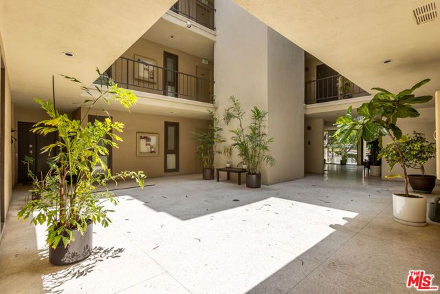 11789 Montana Avenue 9, Los Angeles, CA 90049