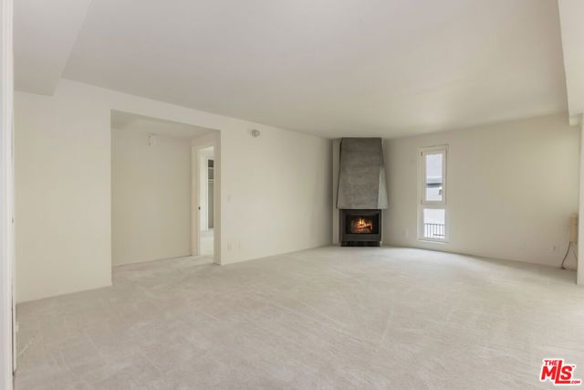 11789 Montana Avenue 9, Los Angeles, CA 90049