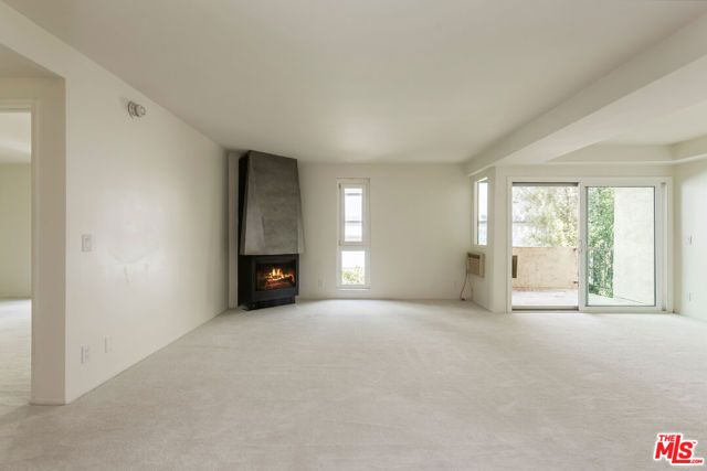 11789 Montana Avenue 9, Los Angeles, CA 90049
