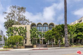 11789 Montana Avenue 9, Los Angeles, CA 90049