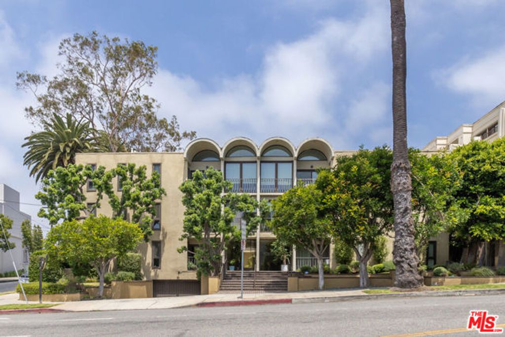 11789 Montana Avenue 9, Los Angeles, CA 90049