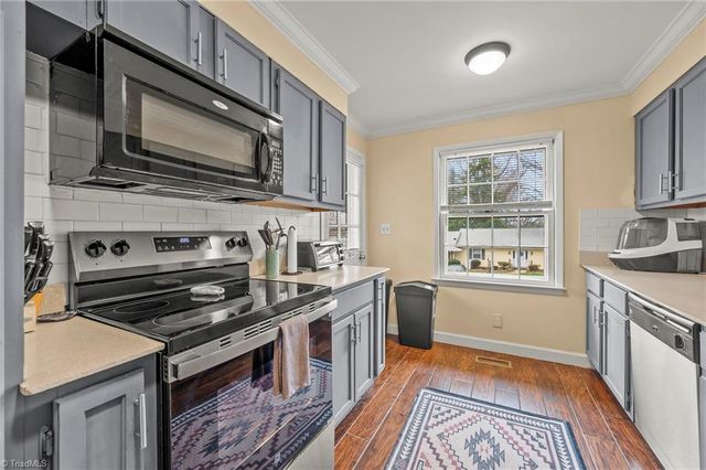 2708 Waldorf Circle, Winston-salem, NC 27106