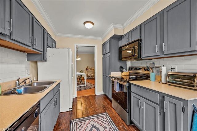 2708 Waldorf Circle, Winston-salem, NC 27106