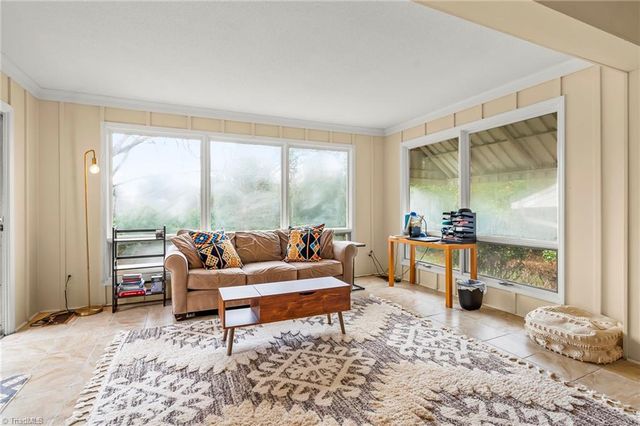 2708 Waldorf Circle, Winston-salem, NC 27106