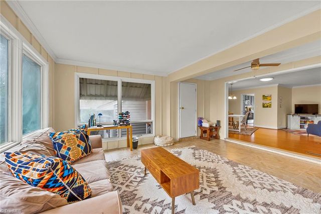 2708 Waldorf Circle, Winston-salem, NC 27106