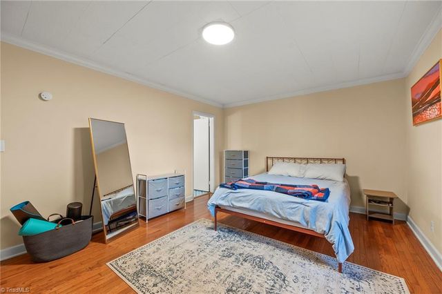 2708 Waldorf Circle, Winston-salem, NC 27106