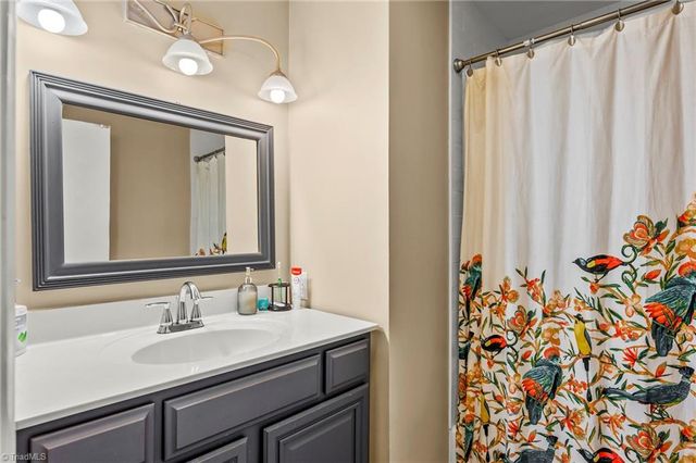 2708 Waldorf Circle, Winston-salem, NC 27106