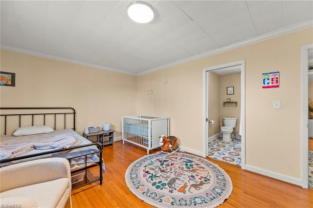 2708 Waldorf Circle, Winston-salem, NC 27106