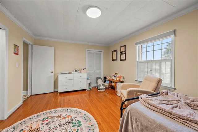 2708 Waldorf Circle, Winston-salem, NC 27106