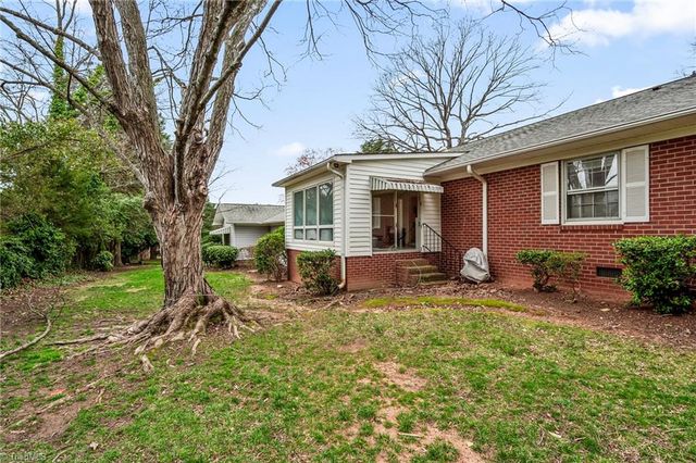 2708 Waldorf Circle, Winston-salem, NC 27106