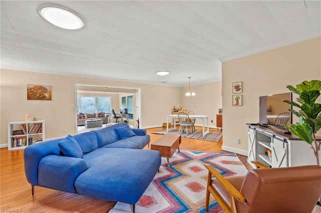 2708 Waldorf Circle, Winston-salem, NC 27106