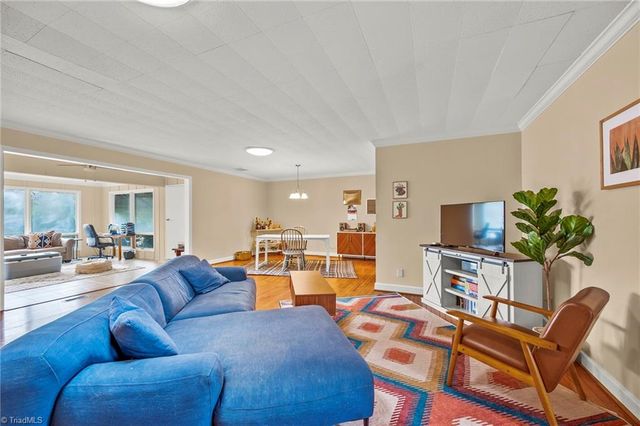 2708 Waldorf Circle, Winston-salem, NC 27106