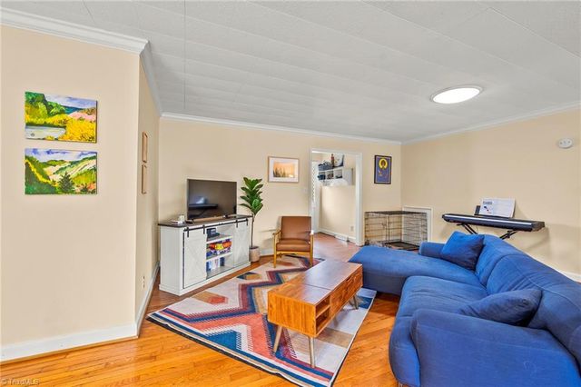 2708 Waldorf Circle, Winston-salem, NC 27106