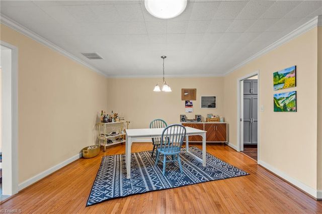 2708 Waldorf Circle, Winston-salem, NC 27106