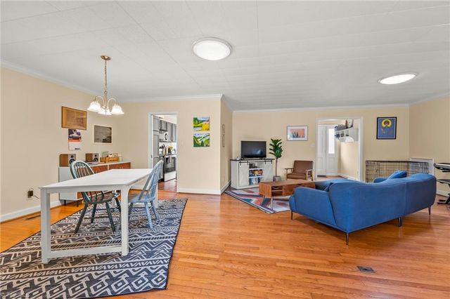 2708 Waldorf Circle, Winston-salem, NC 27106