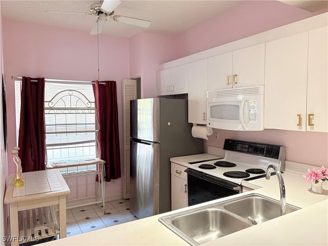 1096 Woodshire LN C205, Naples, FL 34105