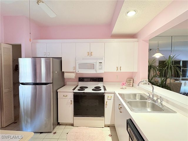 1096 Woodshire LN C205, Naples, FL 34105