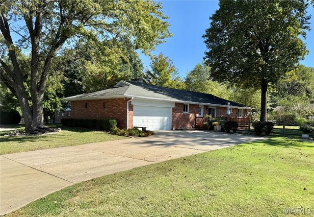 35 Connie Drive, St Charles, MO 63301