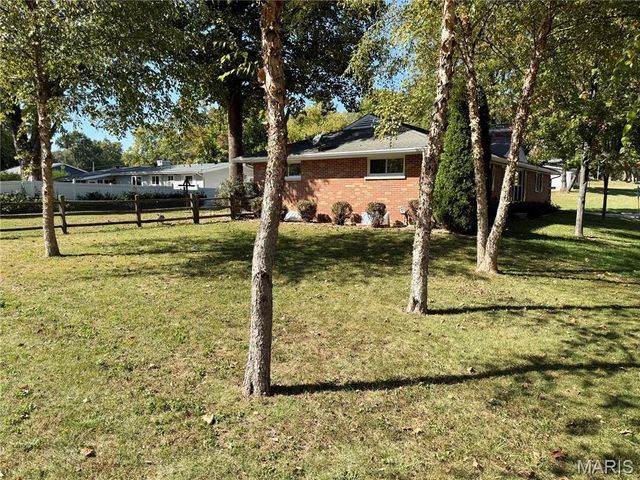 35 Connie Drive, St Charles, MO 63301