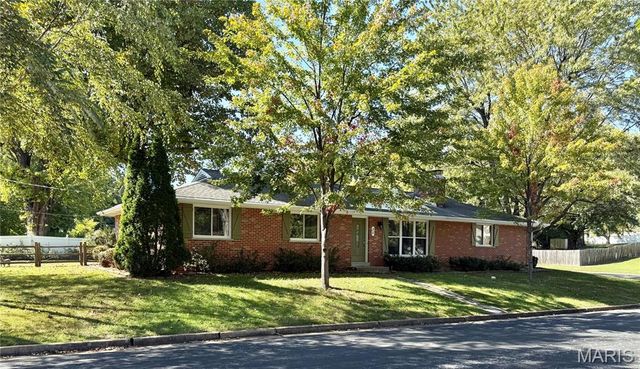 35 Connie Drive, St Charles, MO 63301