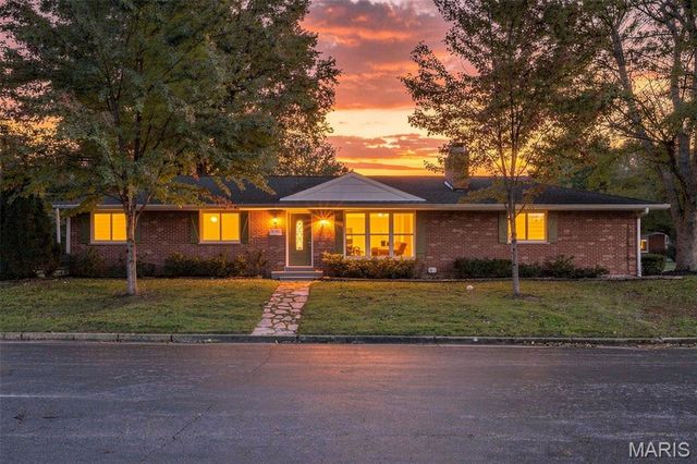 35 Connie Drive, St Charles, MO 63301
