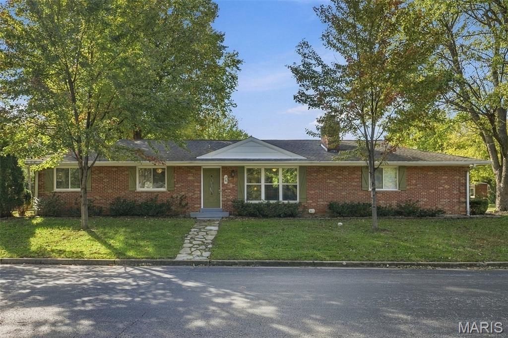 35 Connie Drive, St Charles, MO 63301